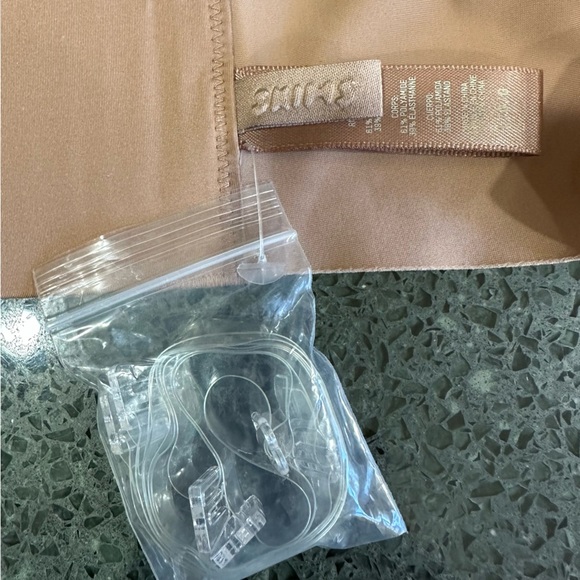 NWOT SKIMS Deep Plunge Shapewear Bra Color Clay Size Large - Picture 5 of 6